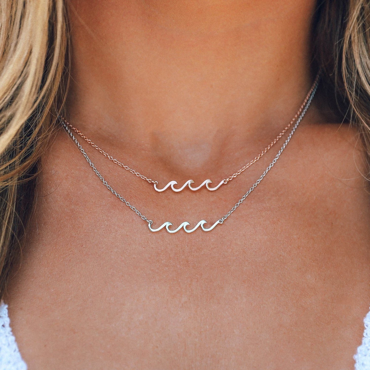 Delicate Wave Necklace - Image 3